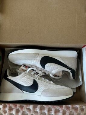 Men's White and Black Casual Athletic Sneakers